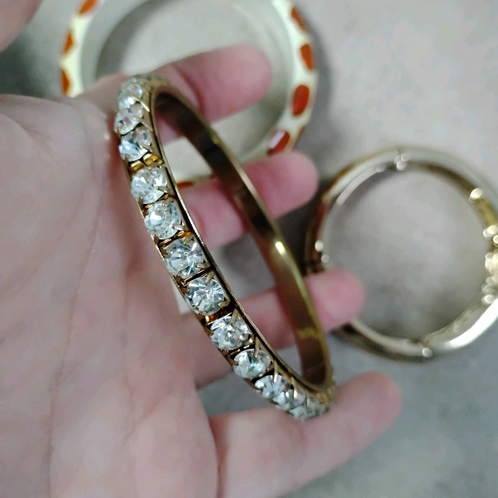 Vtg Sz 8 Plastic Metal Giraffe Rhinestone Animal Print Goldtone Bangle Bracelet