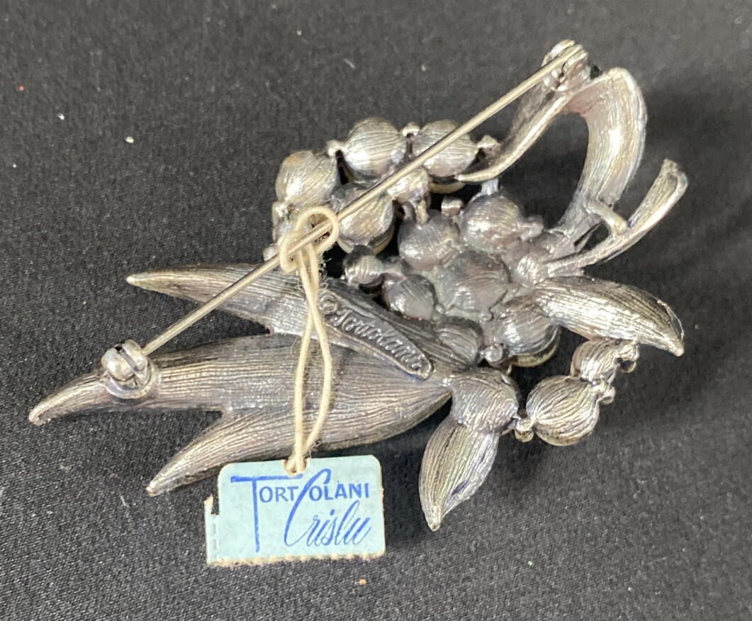 Tortolani Vintage Brooch Faux Pearl Pin Designer Signed Leaf Silvertone I5