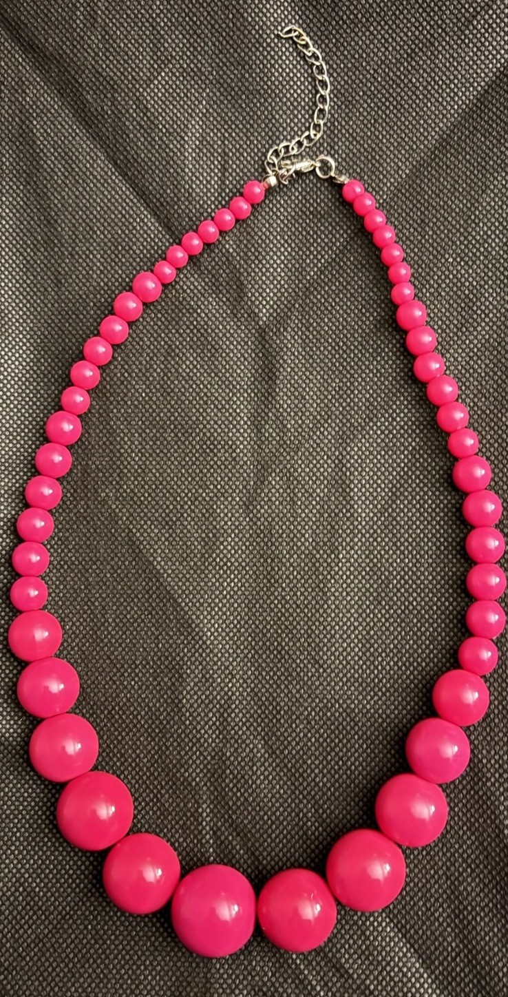 Pink Plastic Graduated Beaded Necklace, Cable Chain, Lobster Closure, No Stone