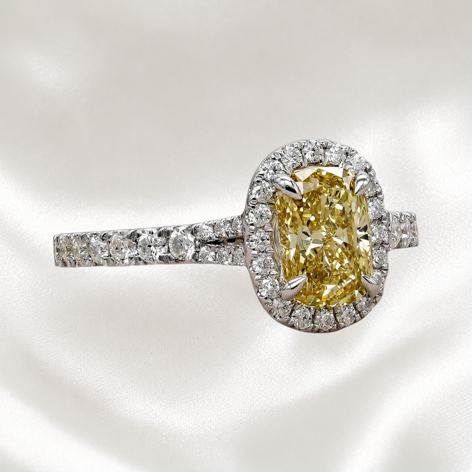 950 Platinum Lab Grown 2.00 Ct Cushion Cut Fancy Intense Yellow Diamond Ring IGI