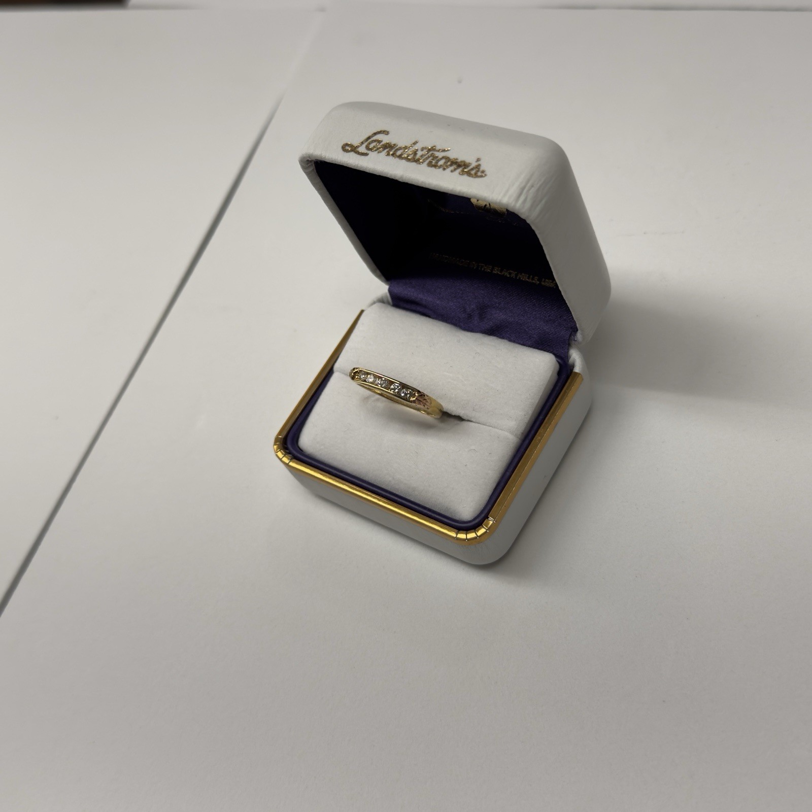Landstrom’s Black Hills Gold 5 Natural Diamond Wedding Band .25CTW 10K Sz 7