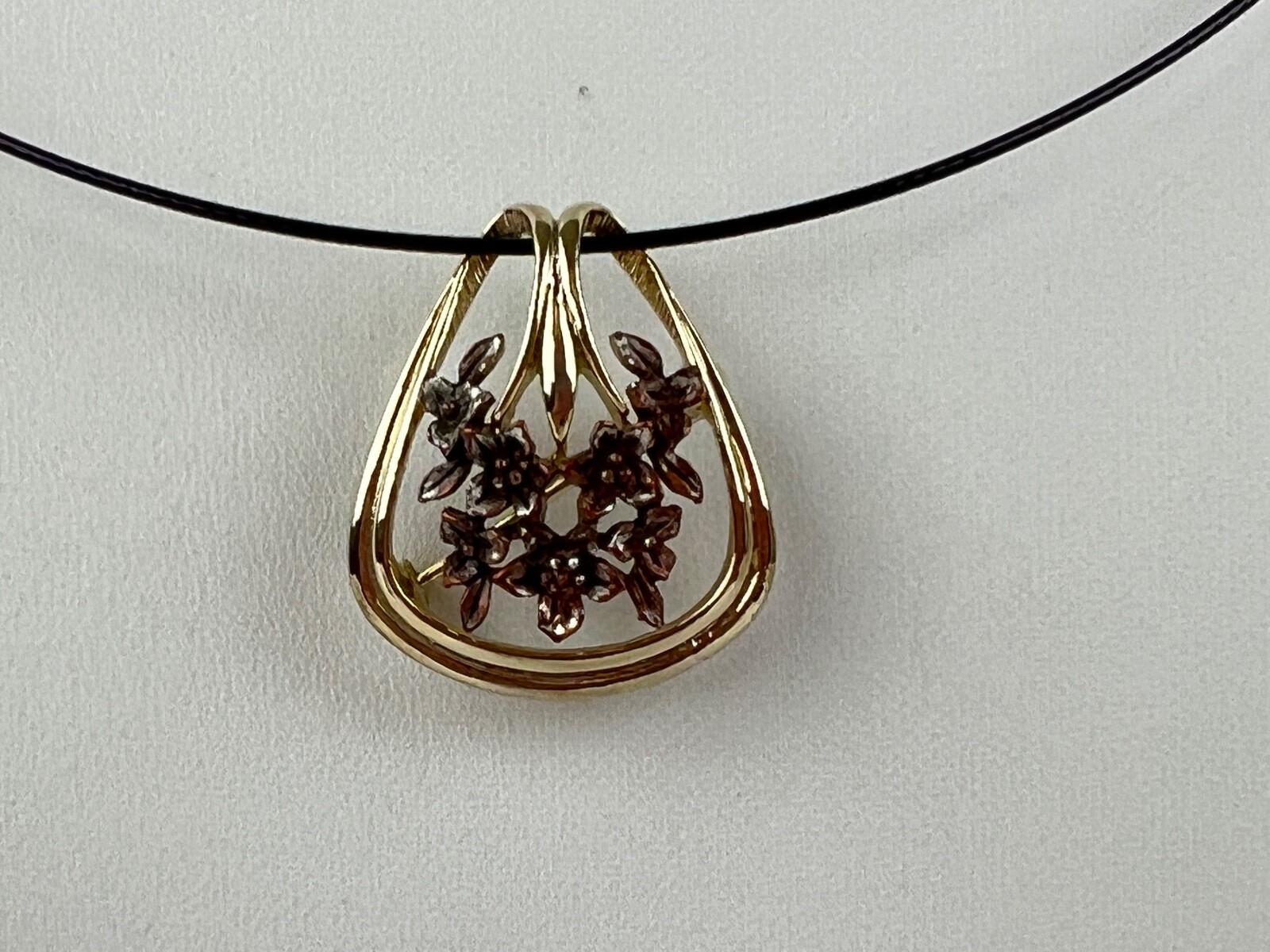 Black Coated Wire Magnetic Choker Necklace w/Open Work Floral Brooch & Pendant
