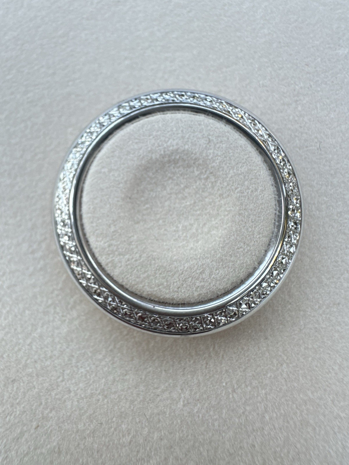 Gucci Diamond Cut SILVER Bezel Authentic 1100–11/12–11/12.2 Watch, New
