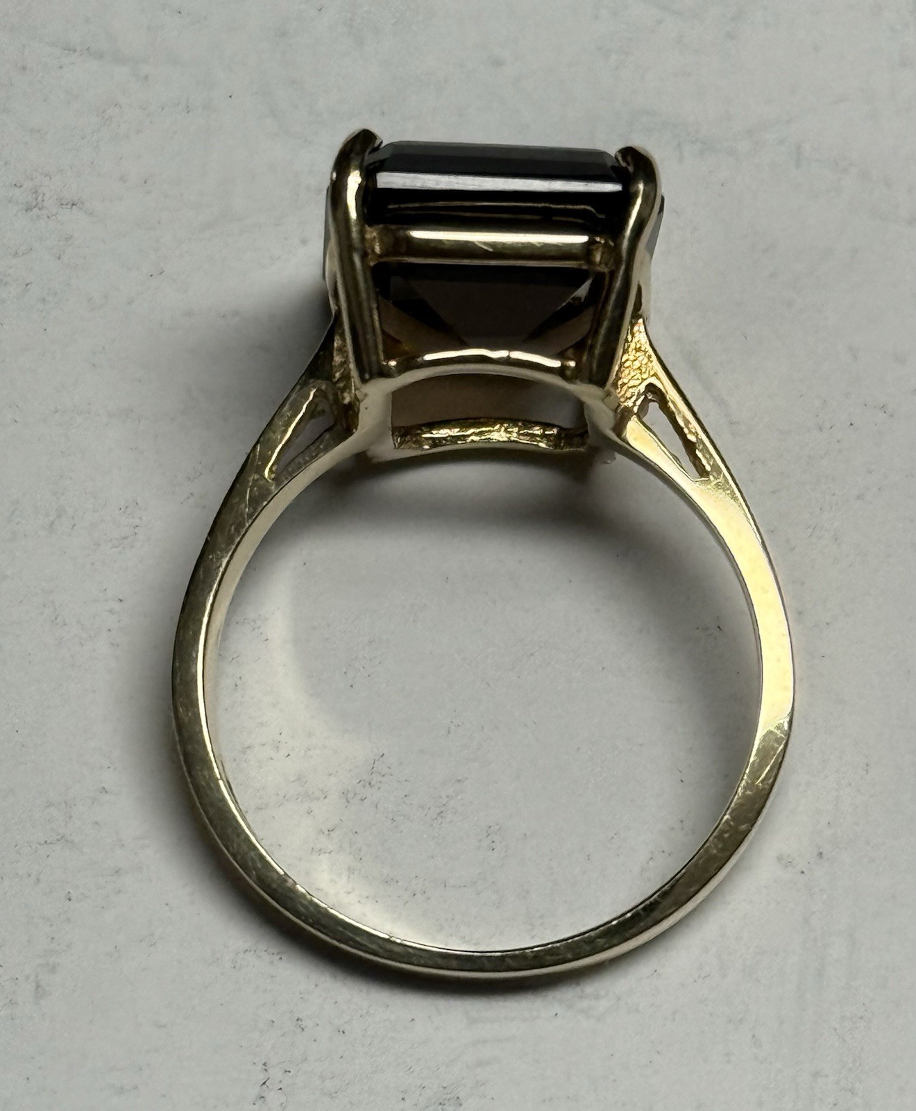 10k Yellow Gold Ring w/ Emerald Cut Smoky Quartz (size 5.5, 3.0 g) w/ Box