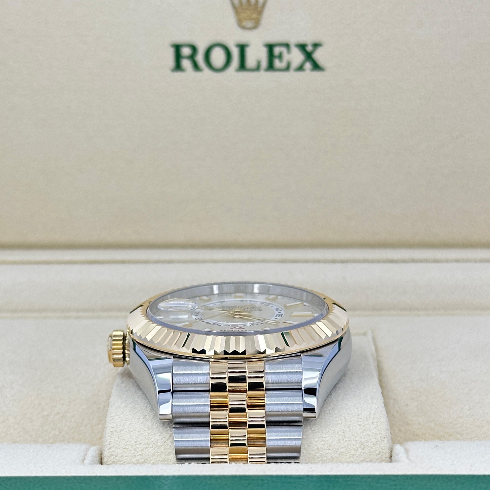 Rolex Sky-Dweller, Oystersteel, 18k Yellow Gold, Ref# 336933-0006, Unworn 2023