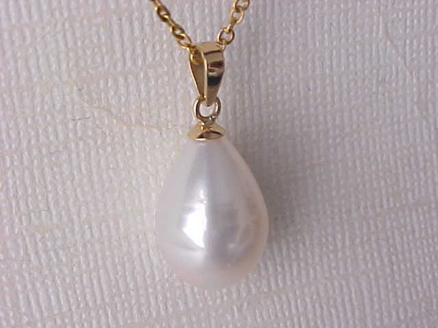 11.5MM X 17MM GENUINE WHITE PEARL PENDANT SOLID 18K YELLOW GOLD