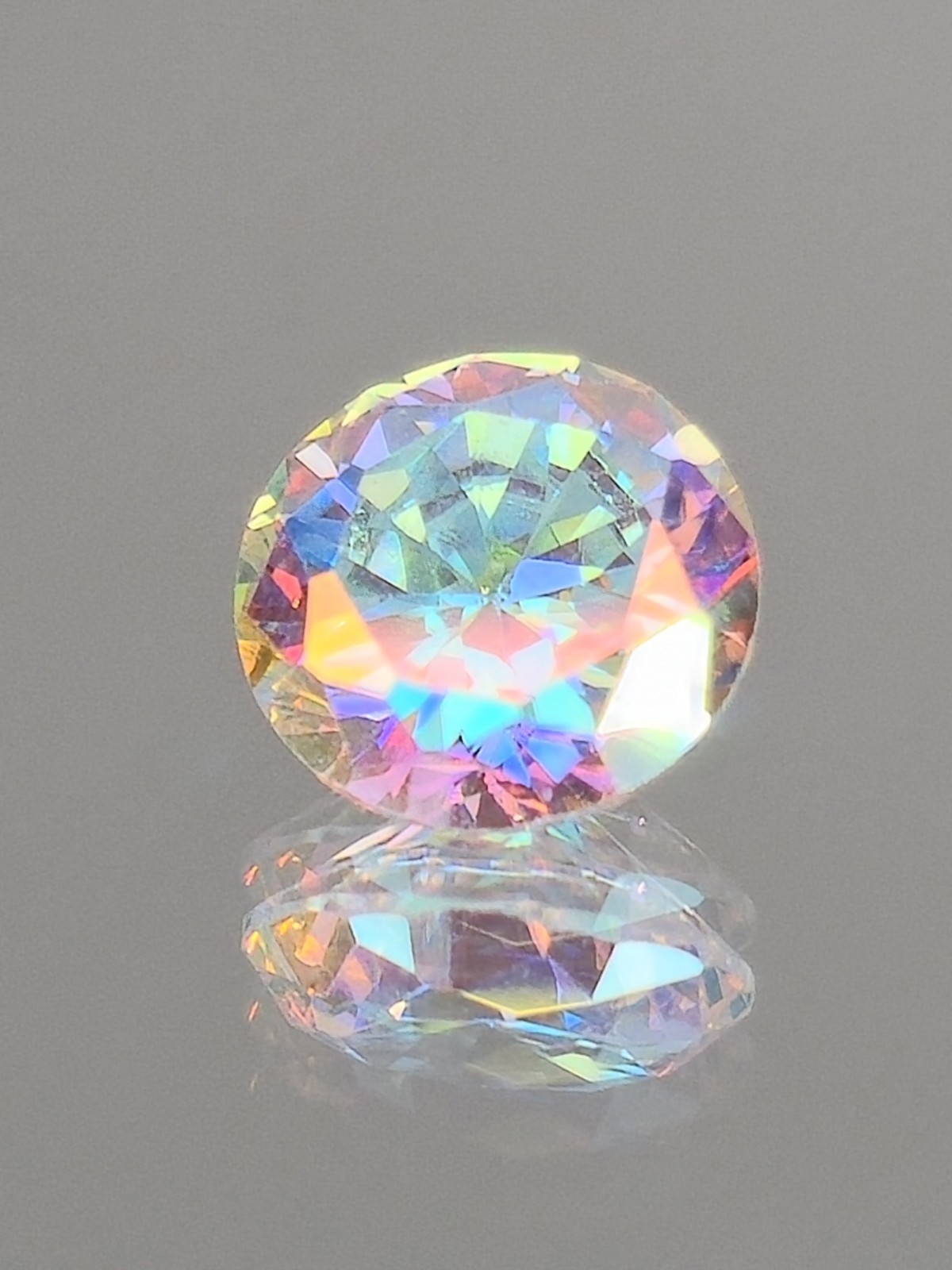 Peacock Topaz – Clean Diamond Cut with Vivid Iridescence 1.42 Carat Vivid Gem ✨