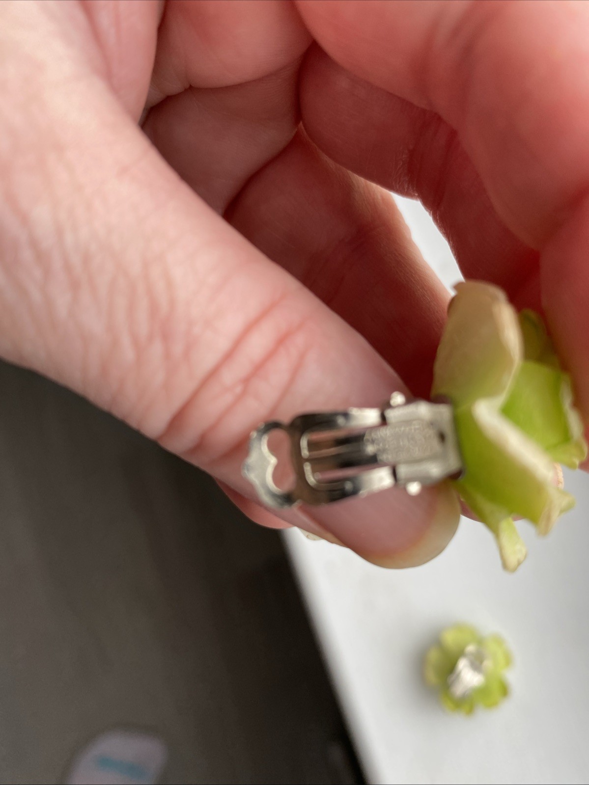 VINTAGE APPLE GREEN YELLOW WESTERN GERMANY CLIP ROSE FLOWER CELLULOID EARRINGS