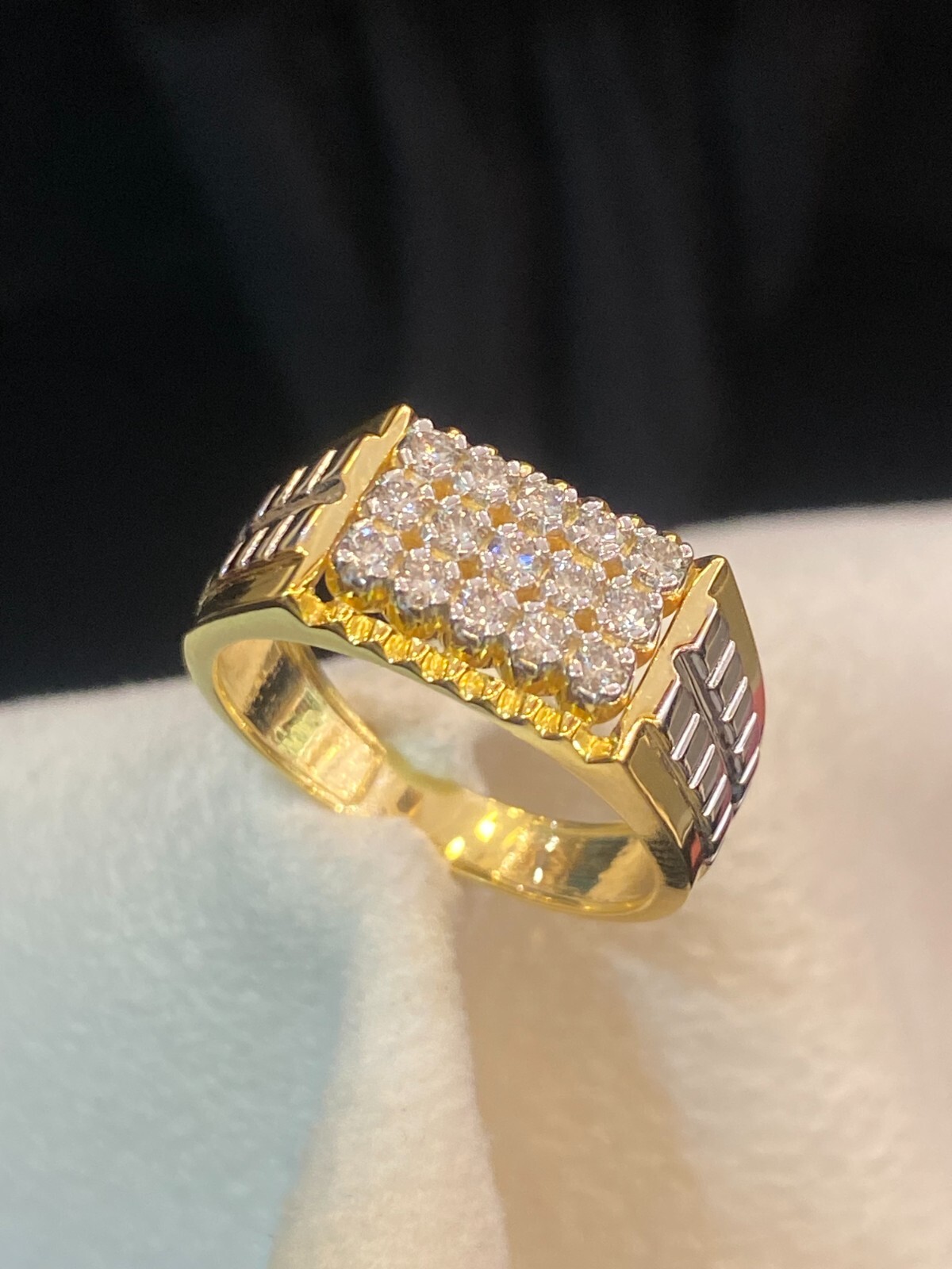 1/2 Cts Round Brilliant Cut Diamonds 15-Stone Men’s Anniversary Ring In 14K Gold