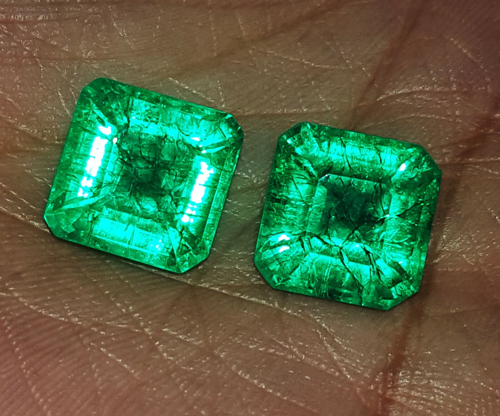 Loose Gemstone Natural Emerald Square Shape Between 18 Ct Pair Certified PE02