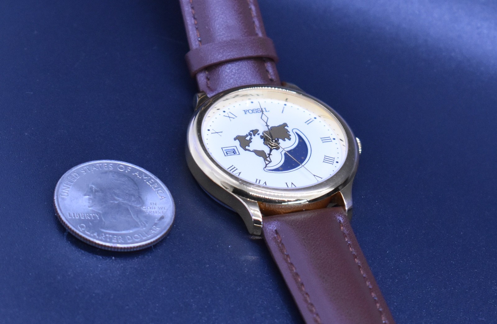 Vtg FOSSIL MOON PHASE World Map Watch 1990’s Roman Numerals Date Dial Gold Tone
