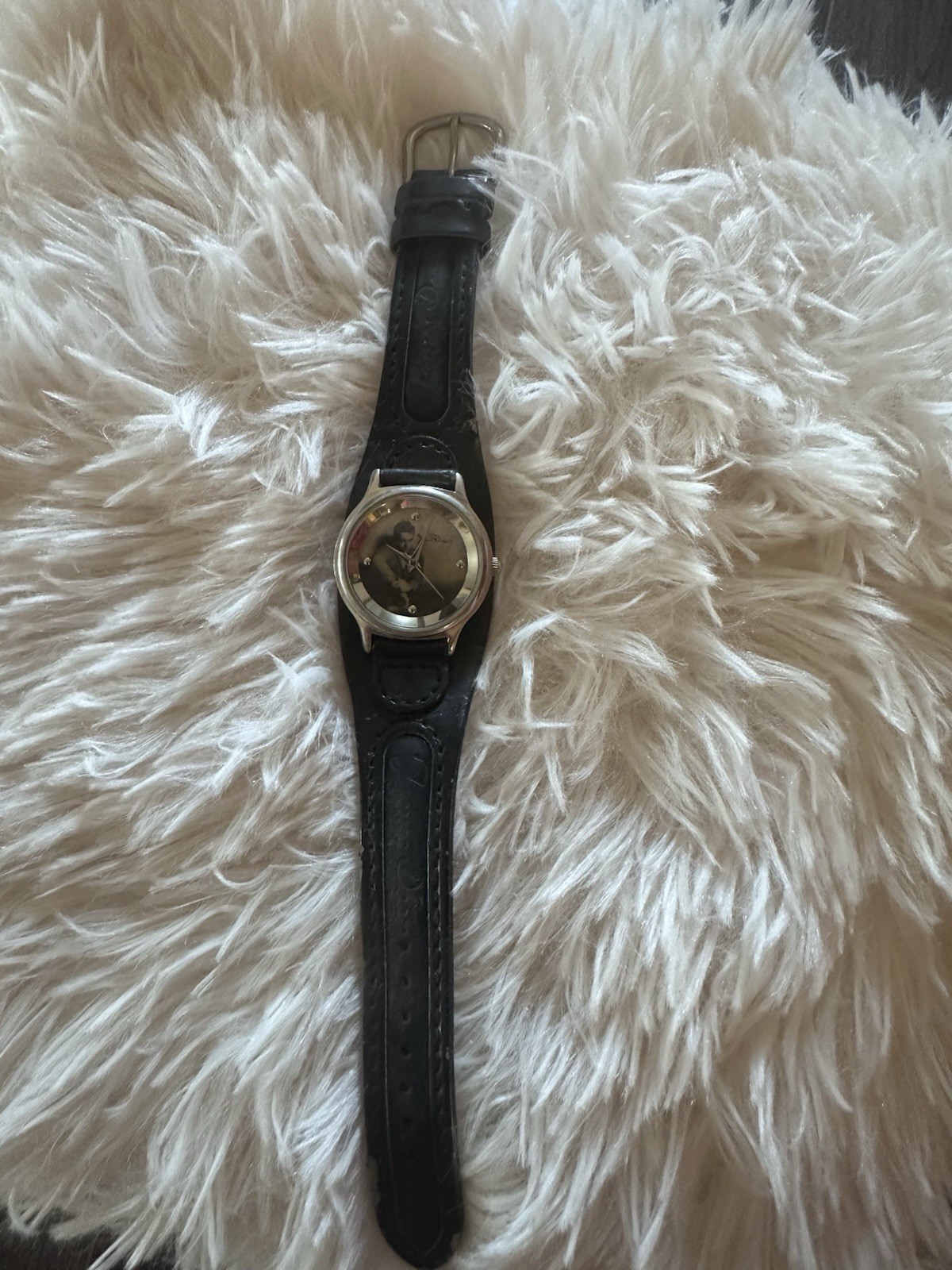 Quartz Analog Wristwatch Black Dial Black Leather Strap Silver Stainless Case