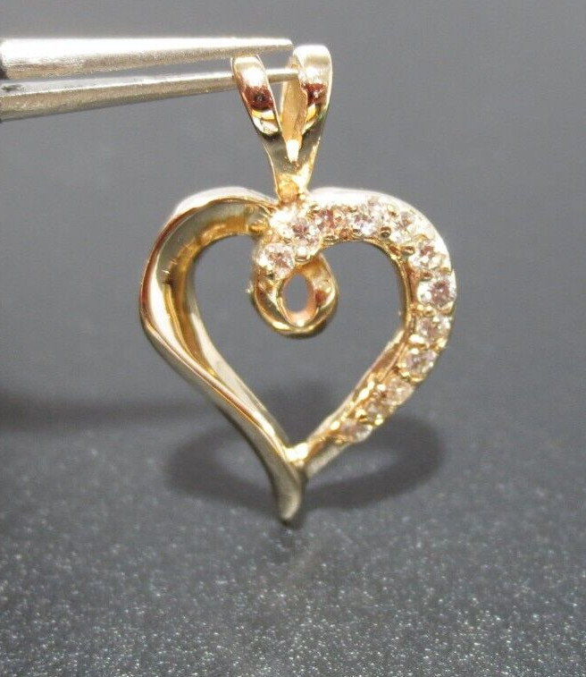 STUNNING 14K YG DIAMOND HEART PENDANT .20 tcw 2.53 grams (G129029-2)