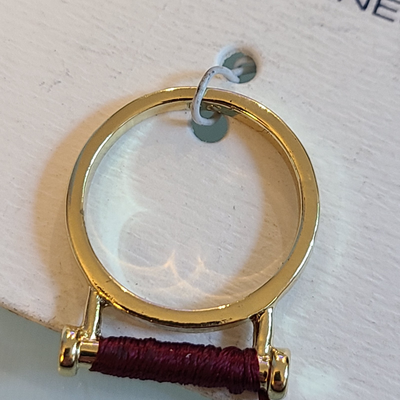 French Connection Gold Tone Bar Ring Burgundy Thread Wrapped T-Bar Size 7 New