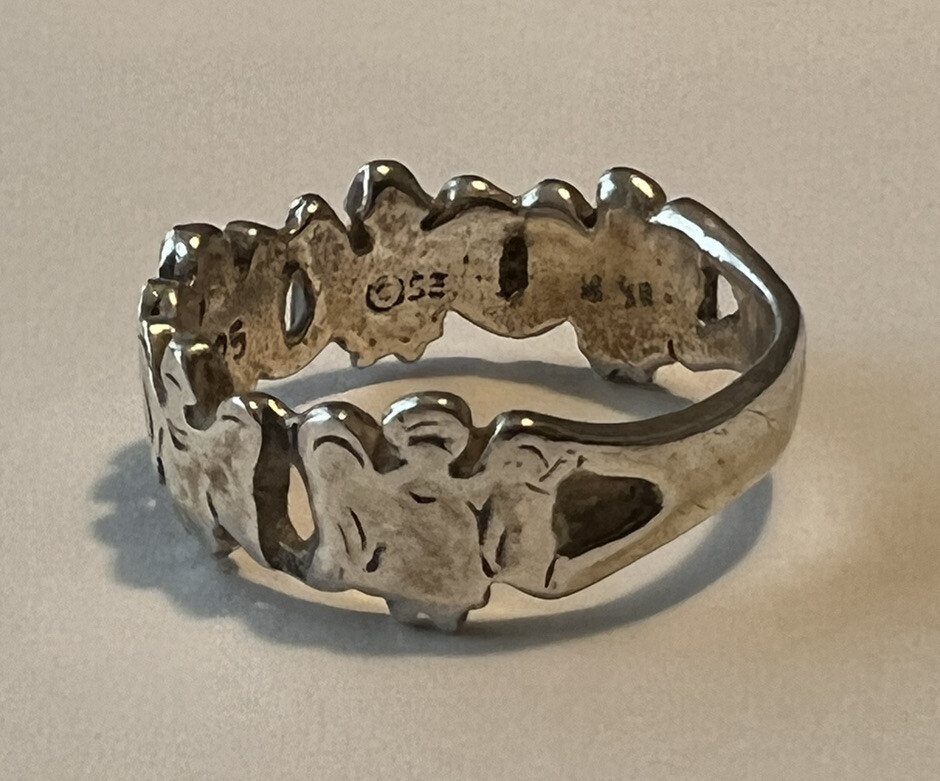 Vintage Designer Signed SE Sterling Silver 5 ANGELS IN A ROW Band Ring Size 8