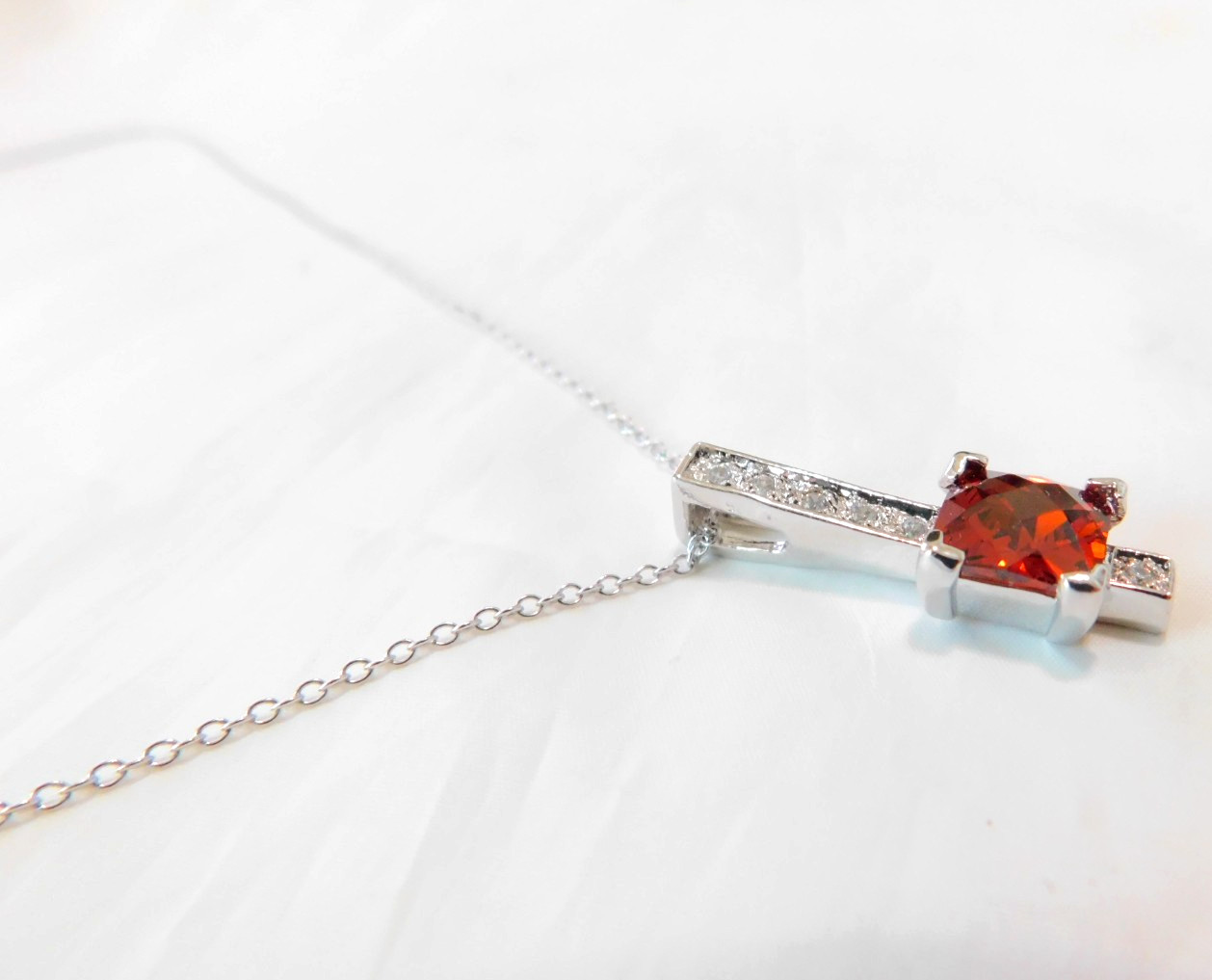 925 Sterling Silver Simulated Princess Cut Red Stone Pendant Necklace 4.0g