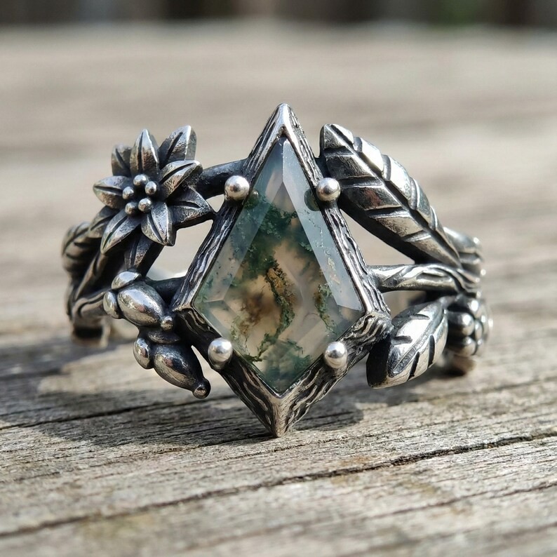 Kite Cut Moss Agate Floral Ring – Nature Inspired Gold or Silver Ring