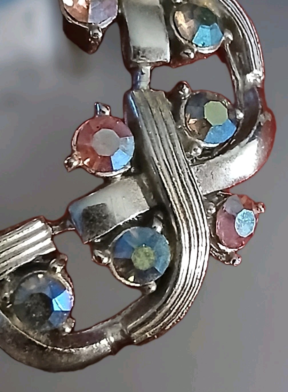 Brooch Mid-20th Century, Circular Design,Intricate Metalwork/ Rhinestones