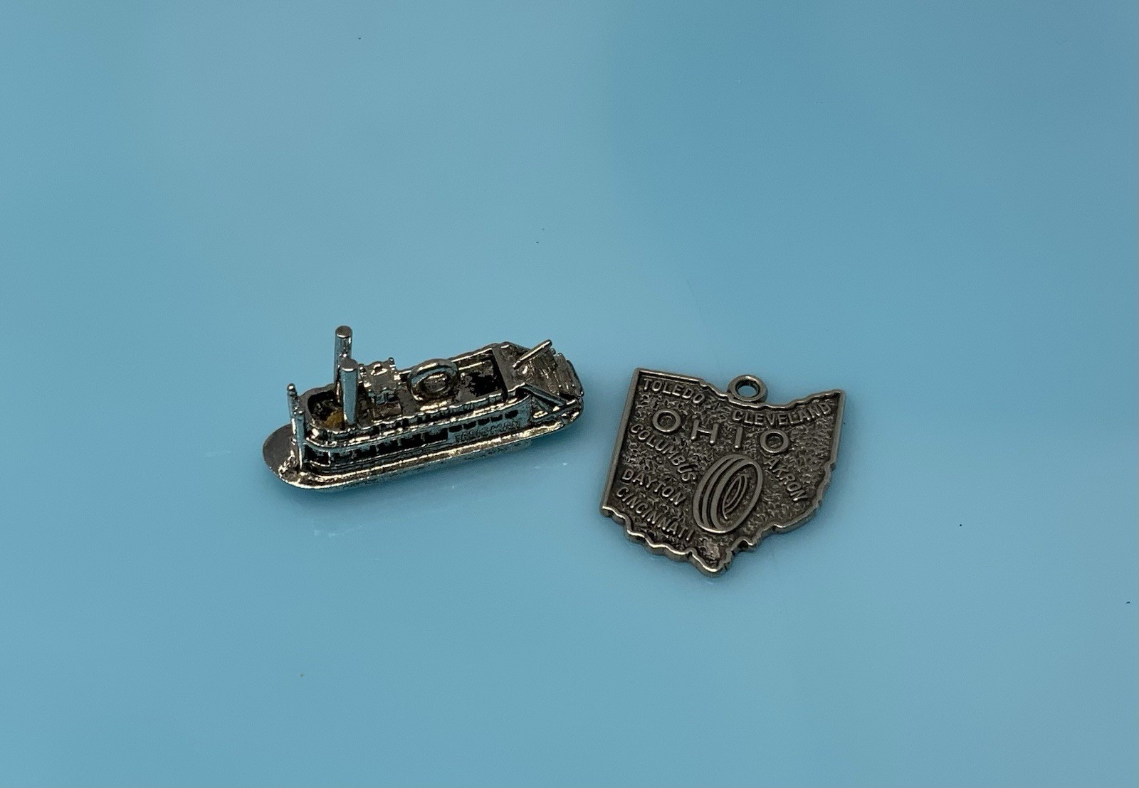 Vintage Kinney Delta Queen Cincinnati Ohio Riverboat Charm State Ohio 7.8g