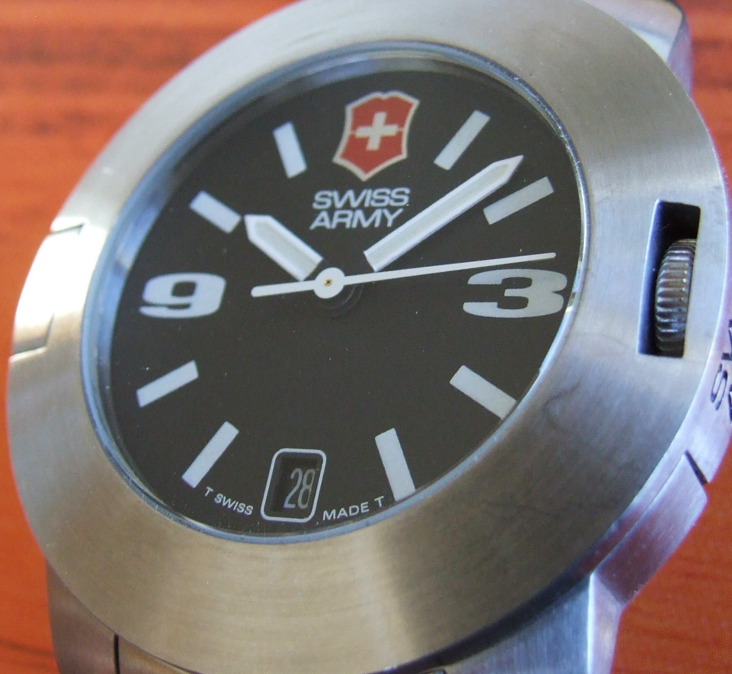 SWISS ARMY~Men RARE SC 1000 SOLAR COMPASS Quartz Date Watch~OEM SS Bracelet~NICE
