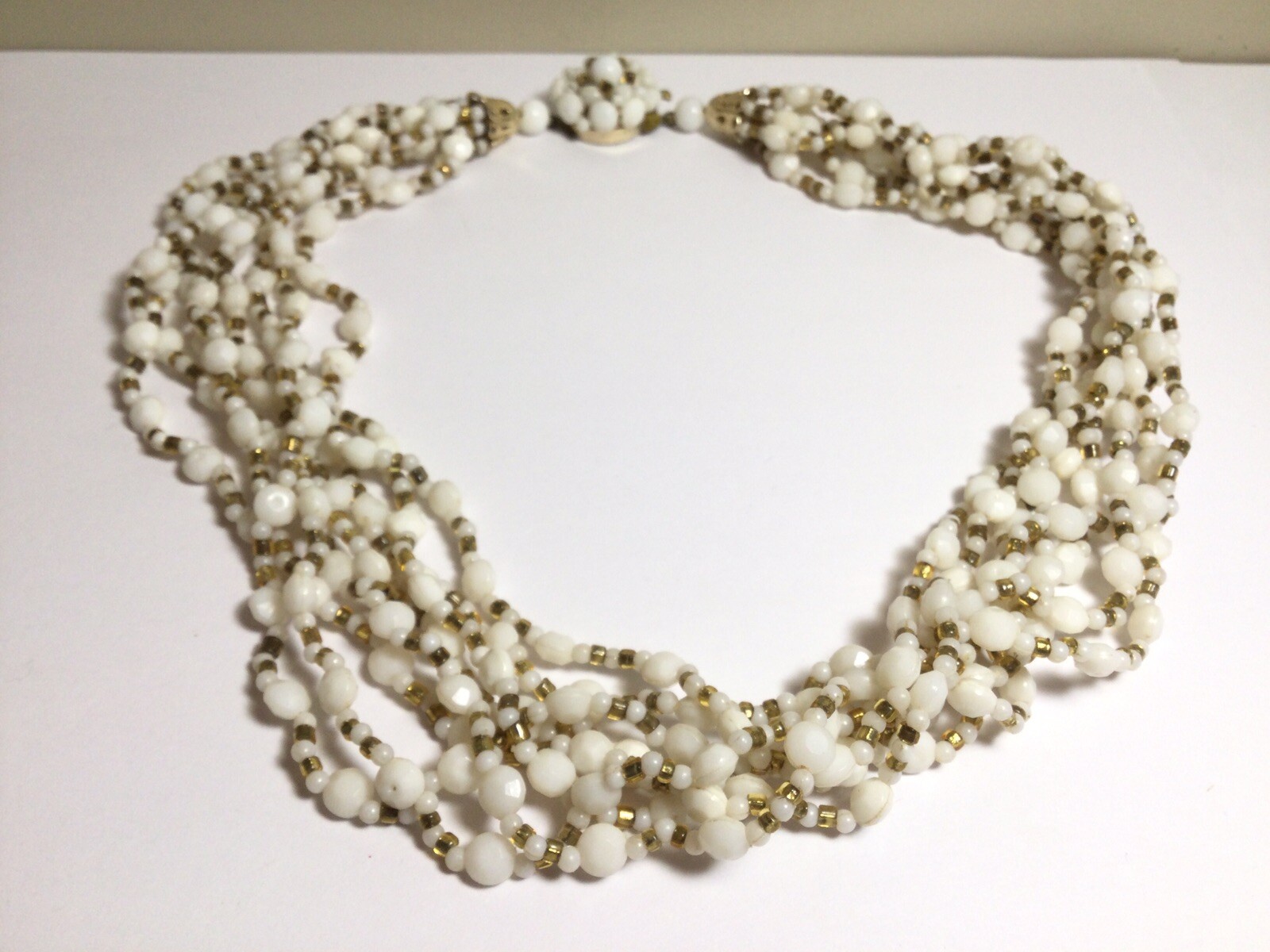 PRETTY VTG RETRO 19 1/2” MULTI-STRAND WHITE WITH GOLD ACCENTS NECKLACE HONG KONG