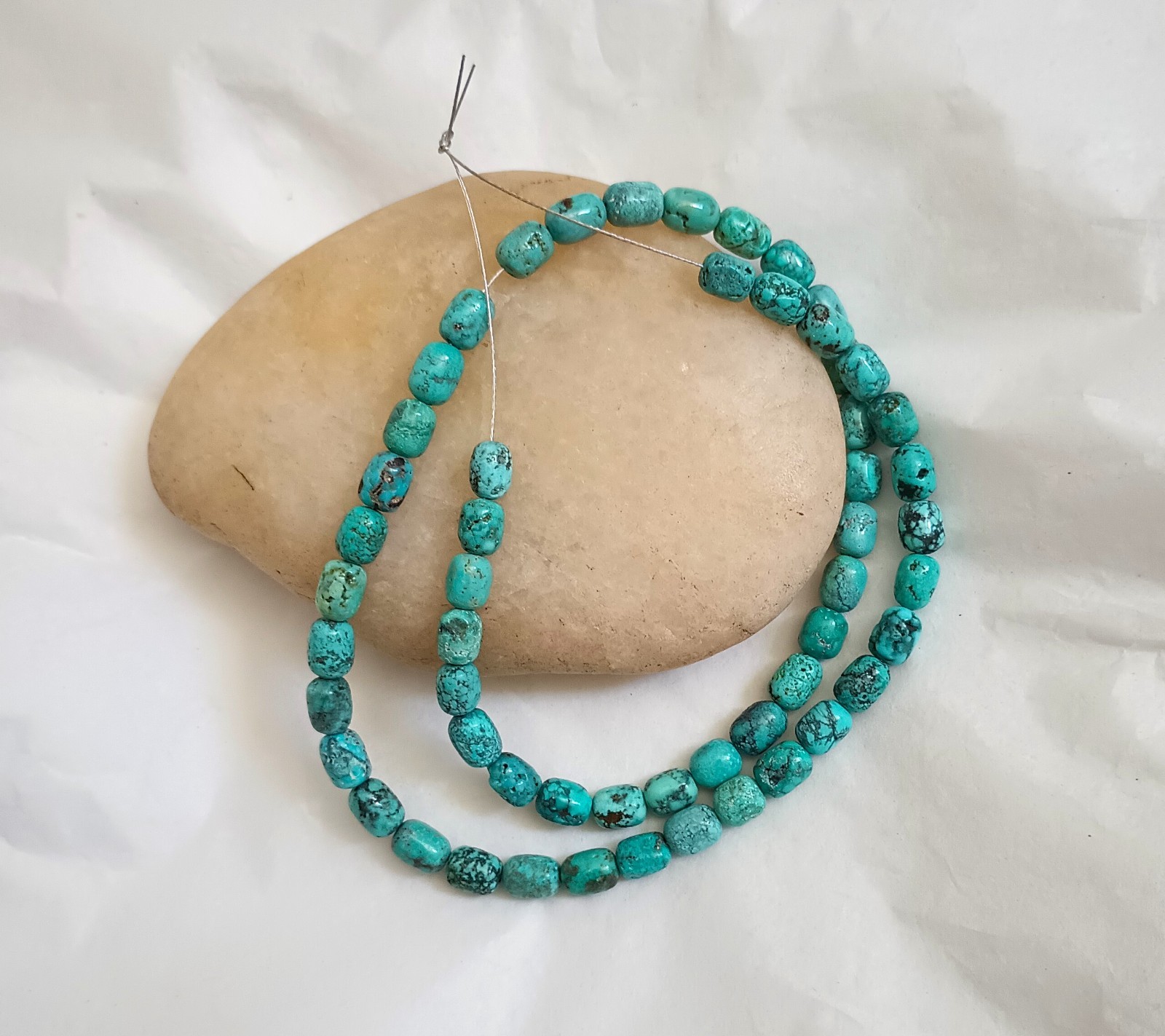 OLD STOCK HI-GRADE HUBEI TURQUOISE 5.8-6 x 7-8.5MM BARREL BEADS – 17.75″ – 3276E