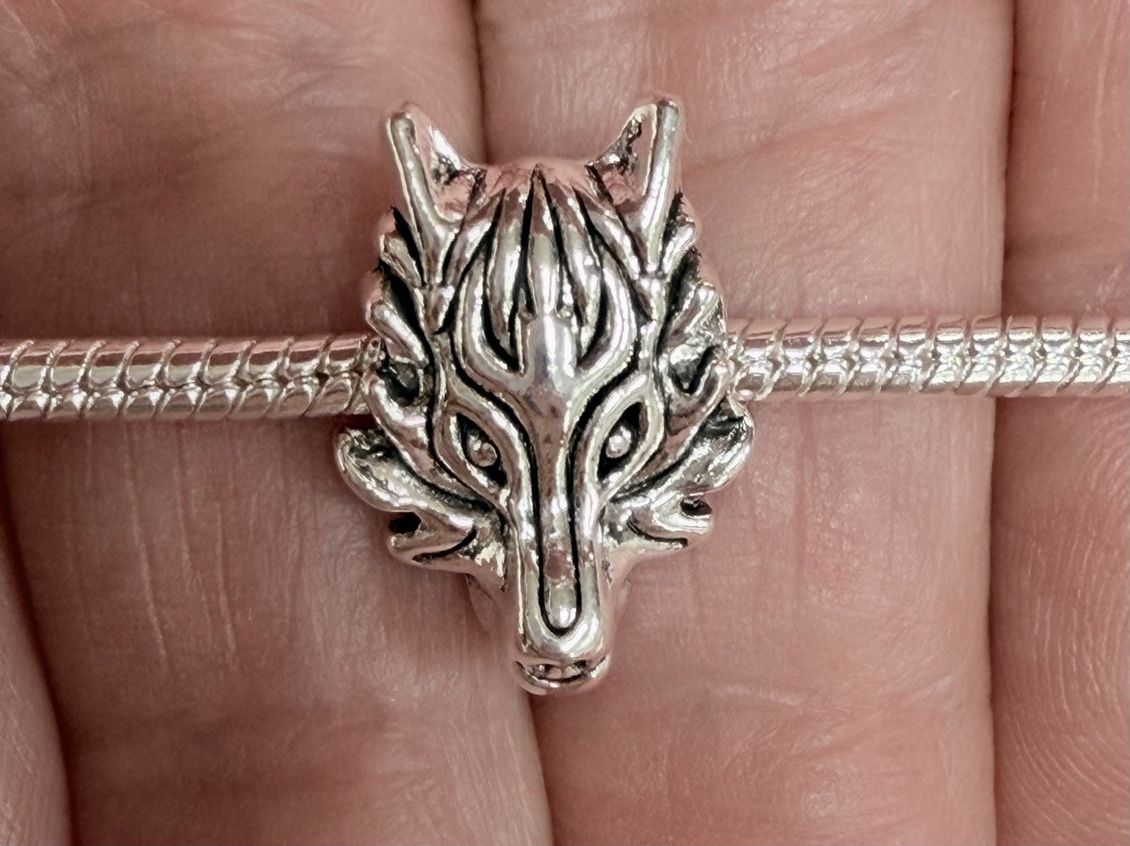 Men’/women’s 925 sterling Silver Necklace.Snake chain,wolf head pendant.29”/75cm