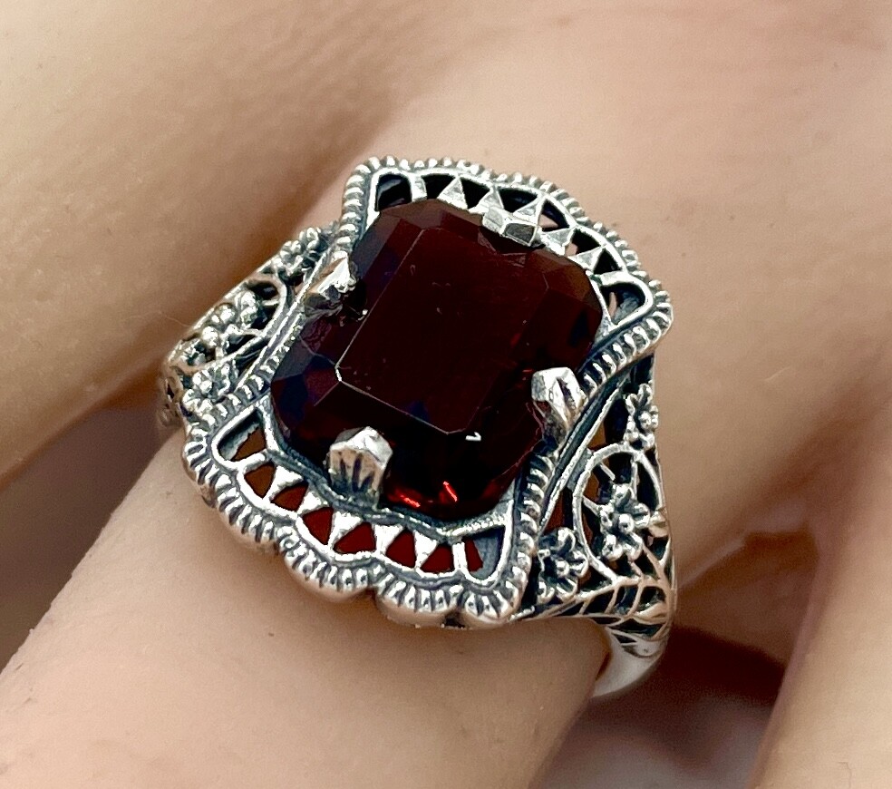 VINTAGE STYLE 925 STERLING SILVER SIMULATED GARNET FILIGREE RING 1191X