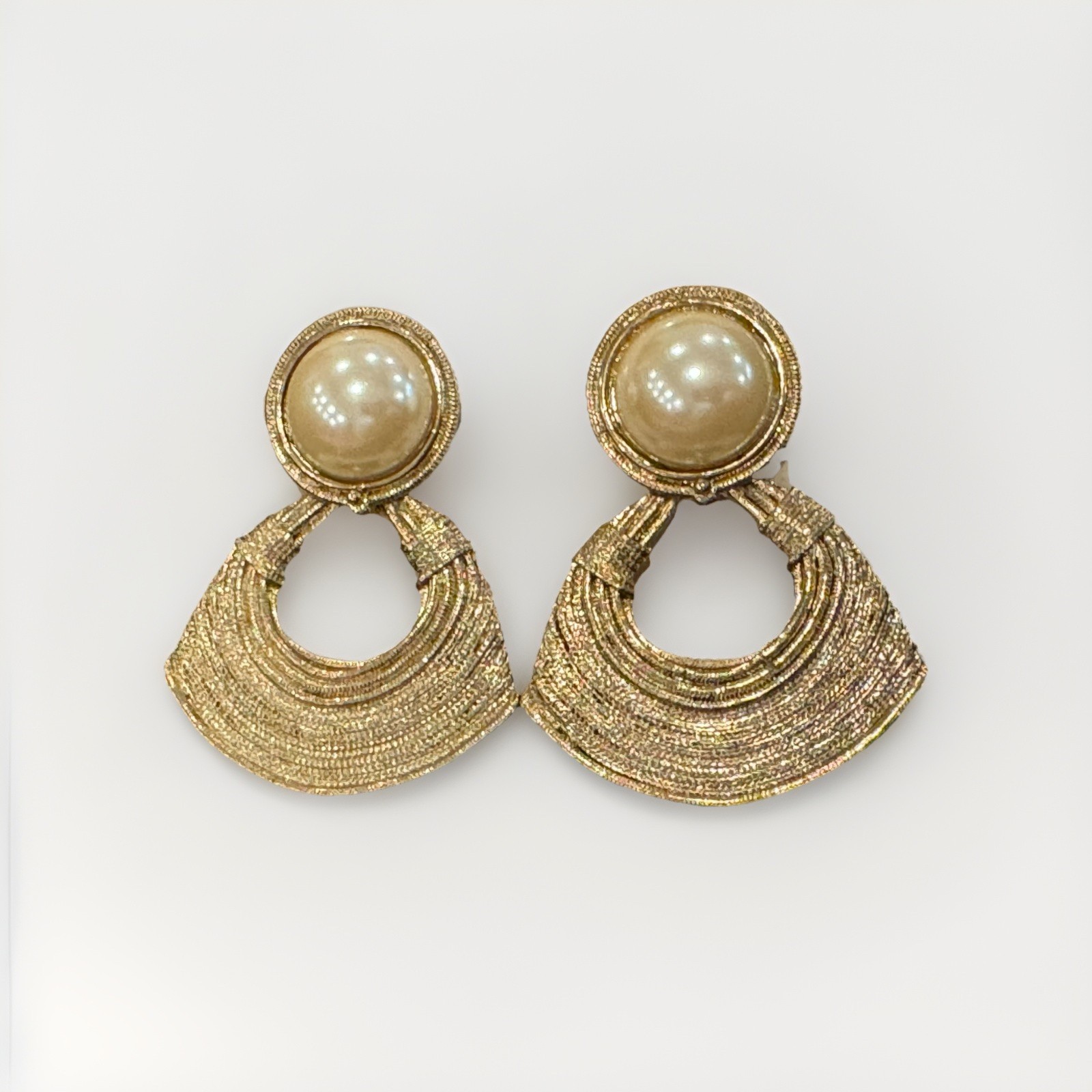Vintage Gold Tone Runway Pearl Dangle Clip Earrings D&E Statement 1980s