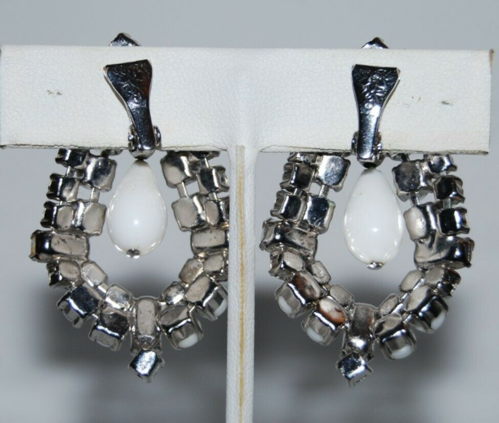 ELEGANT VTG RHINESTONE COUTURE WHITE CABOCHONS RHINESTONES DANGLE CLIP EARRINGS