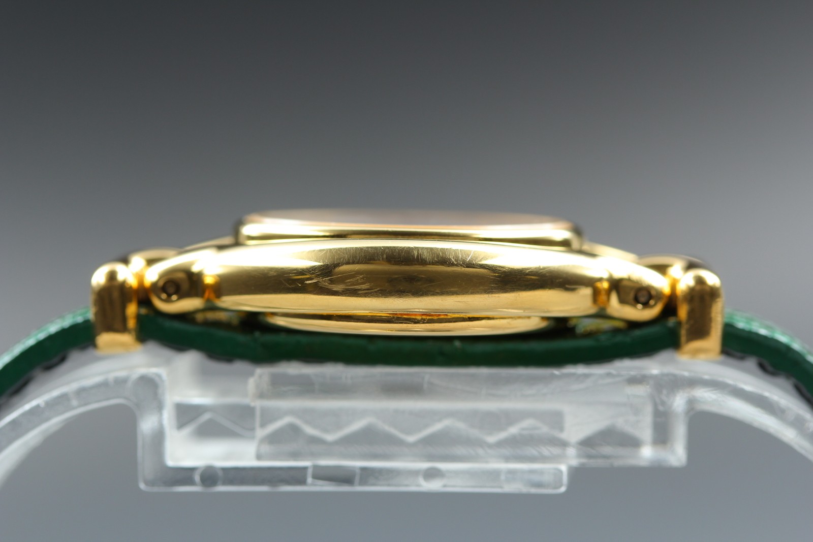 FENDI 640L Chameleon Change Green Belt Gold 24mm Women’s Quartz Watch Vintage