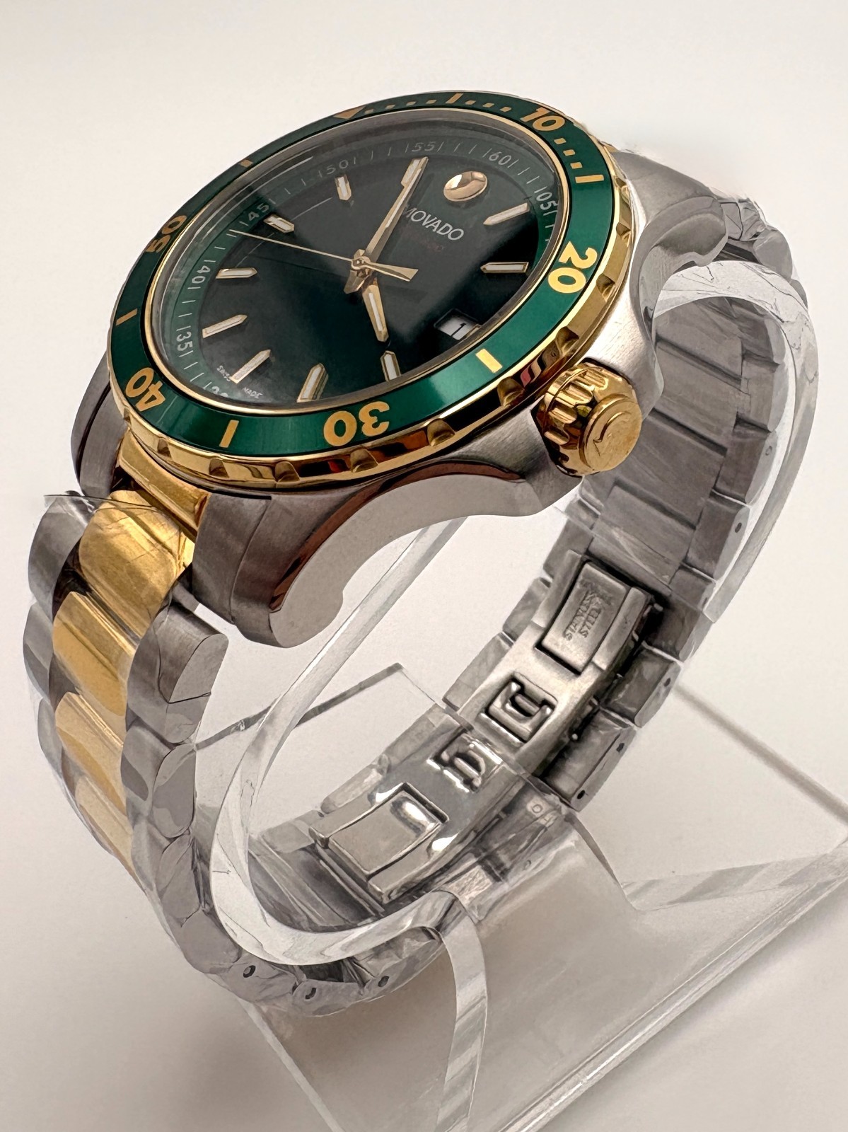 Movado 2600147 Series 800 Green Dial Two Tone Gold Men’s 40mm Quartz Watch
