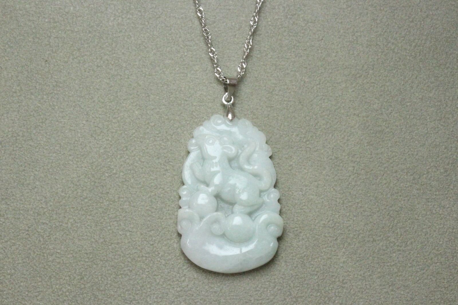 Natural White green A Jadeite jade Hand-Carved Mouse (Chinese Zodiac) Pendant