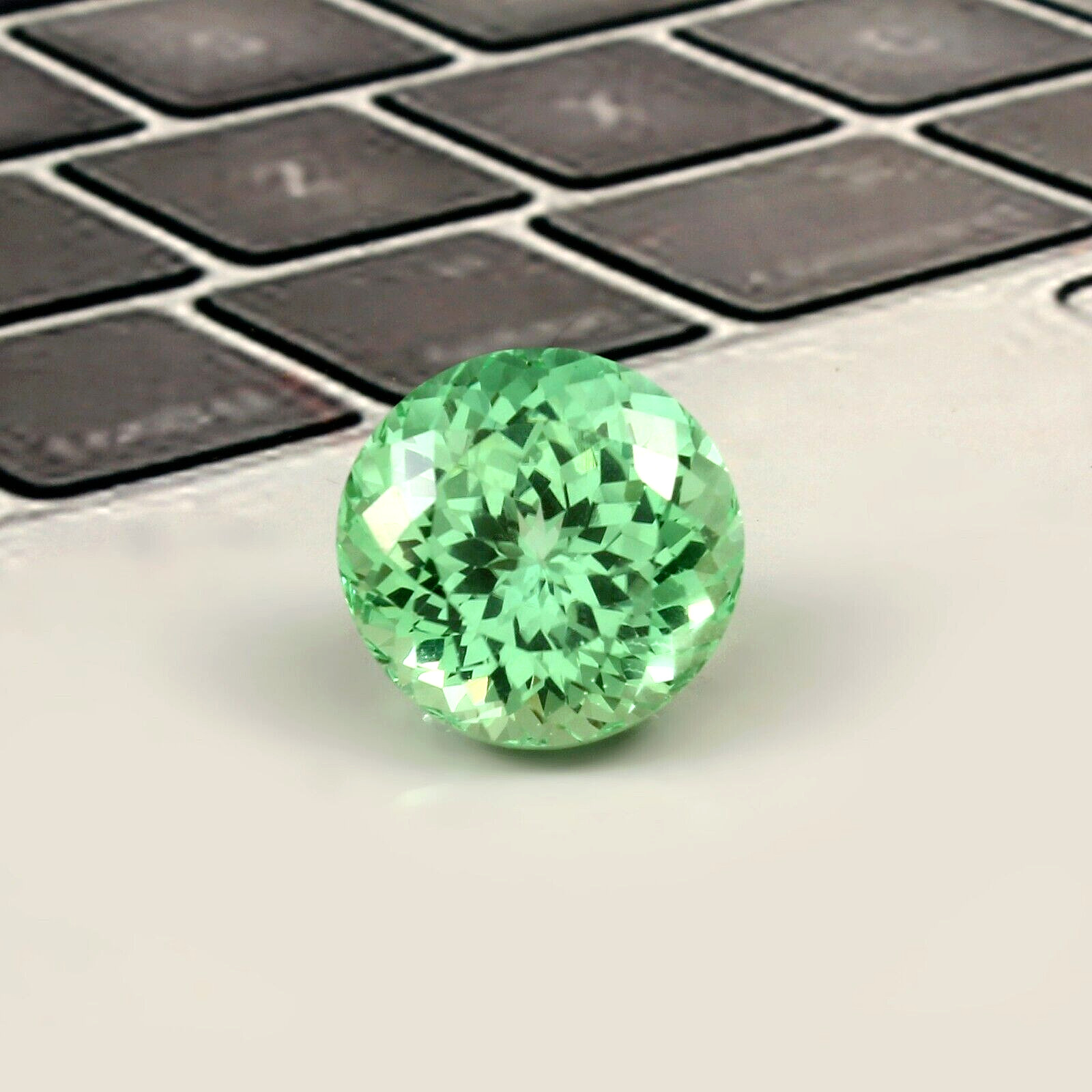 Natural Flawless Ceylon FL Green Parti Sapphire 22 Ct Round Cut Loose Gemstone