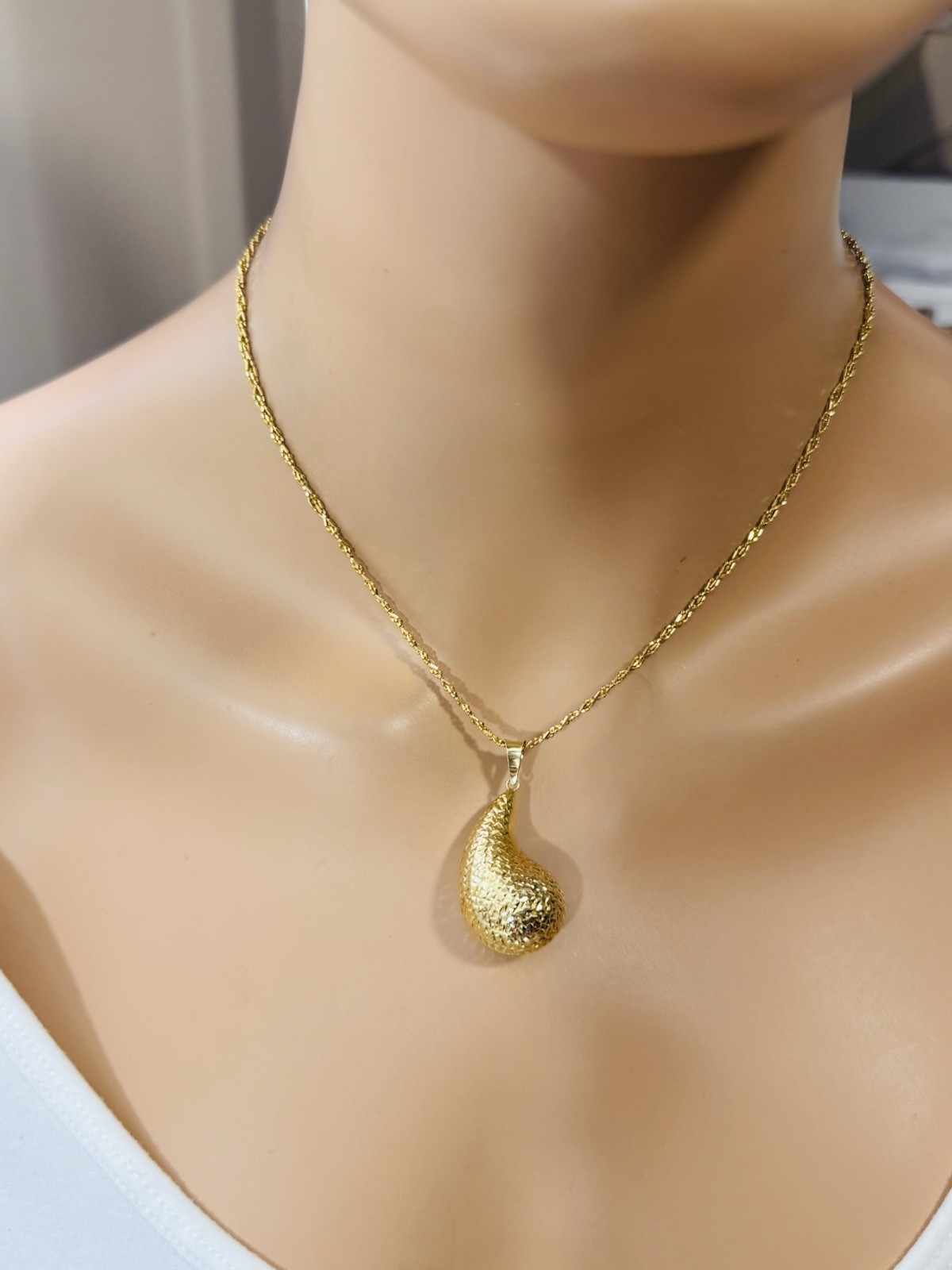 New 18K 750 Gold Women’s Teardrop Set Necklace 16”/16.5” long 7.83g 3mm Choker