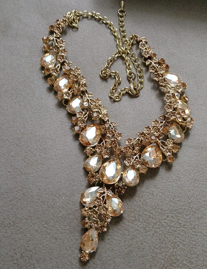 Bold Ladies Necklace Delicate Golden Flowers Surround Amber Rhinestones Runway