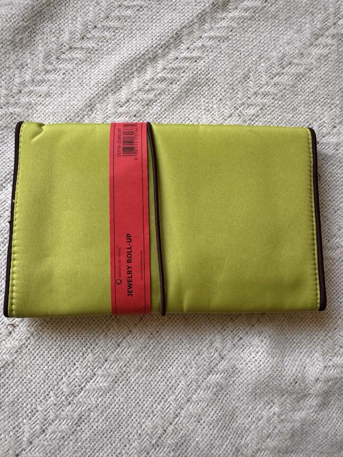Designs On Travel Jewelry Roll Up Case NWT Apple Green