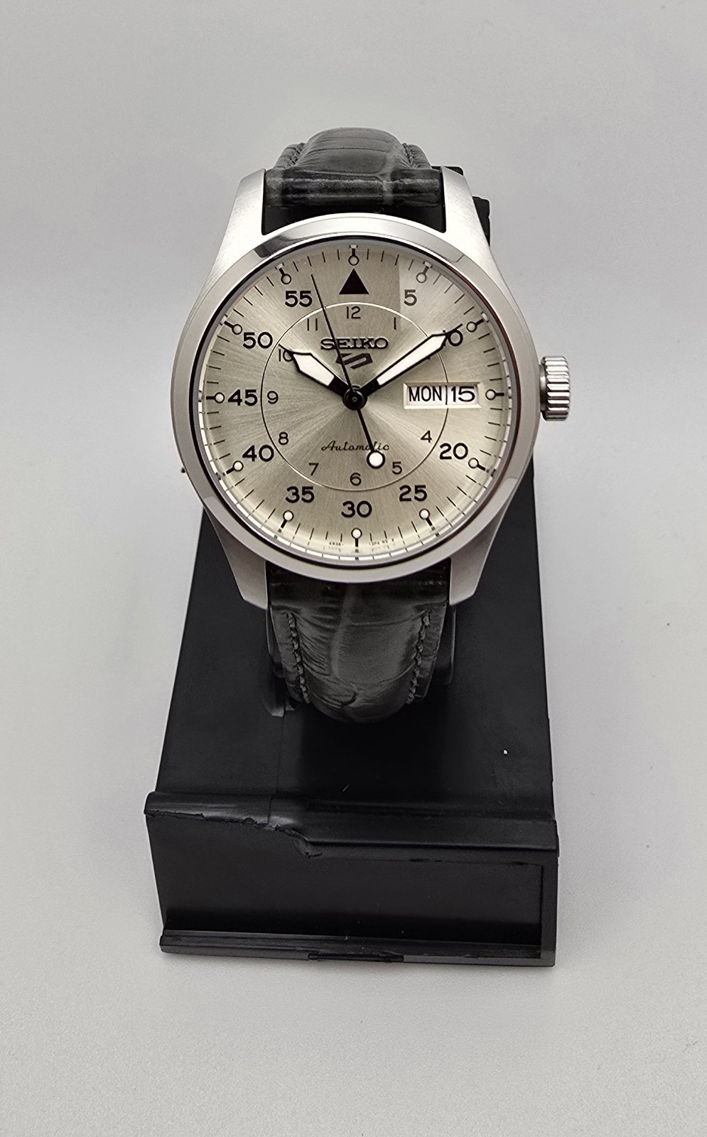 Seiko 5 Men’s SRPJ87K1 Sports Field series-Champagne Flieger-dial Size 36 mm