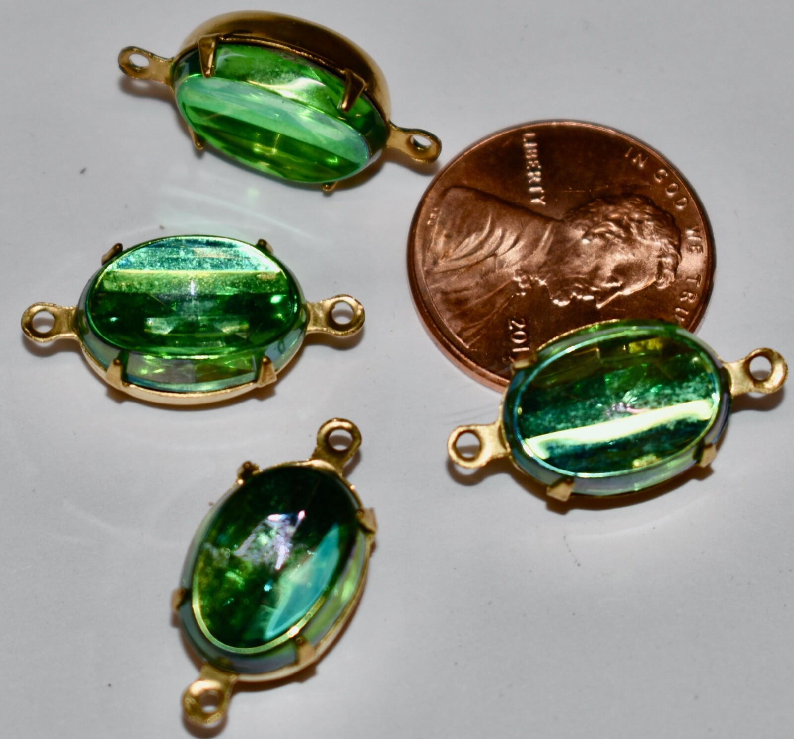 VINTAGE GLASS 4 OVAL CONNECTORS • 14x10mm • PERIDOT AB CONCAVE