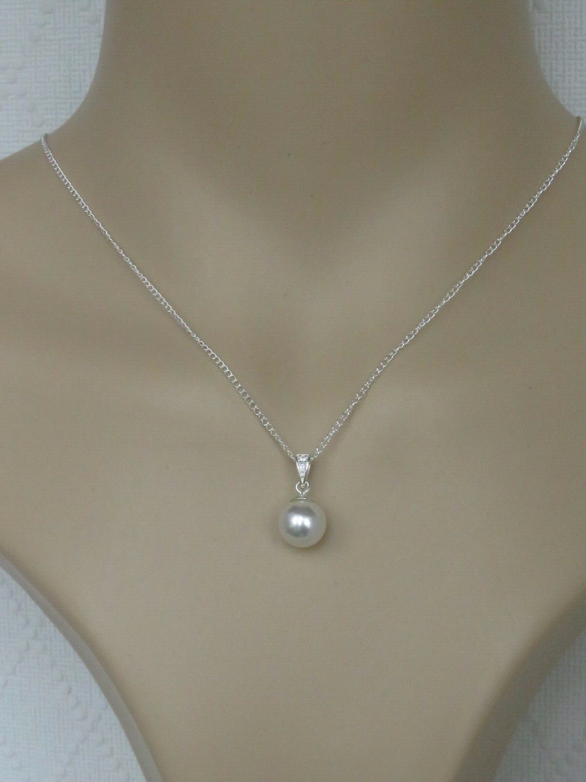 925 Sterling Silver Necklace Made With a Swarovski White Pearl Pendant (sa10.)