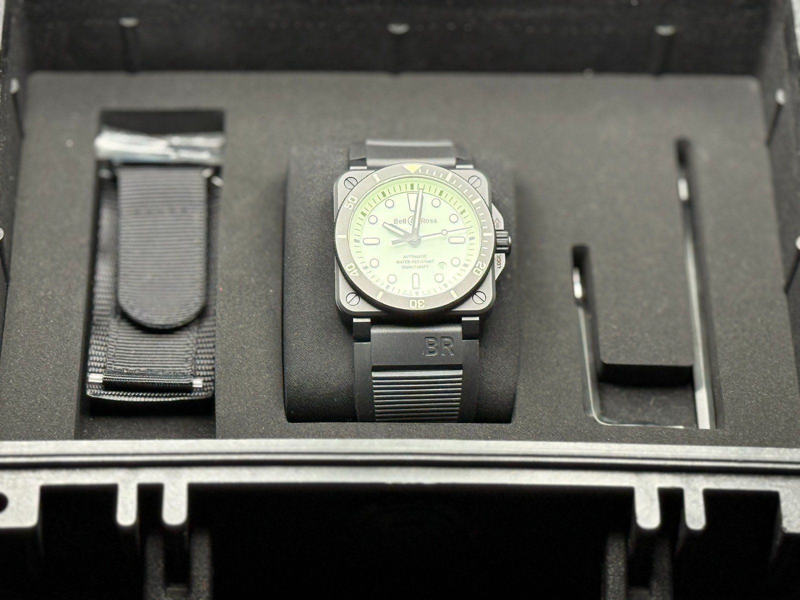 Bell & Ross BR03-92 Diver Fulham Limited 1 of 999 BR0392-D-C5-CE/SRB Watch Lume