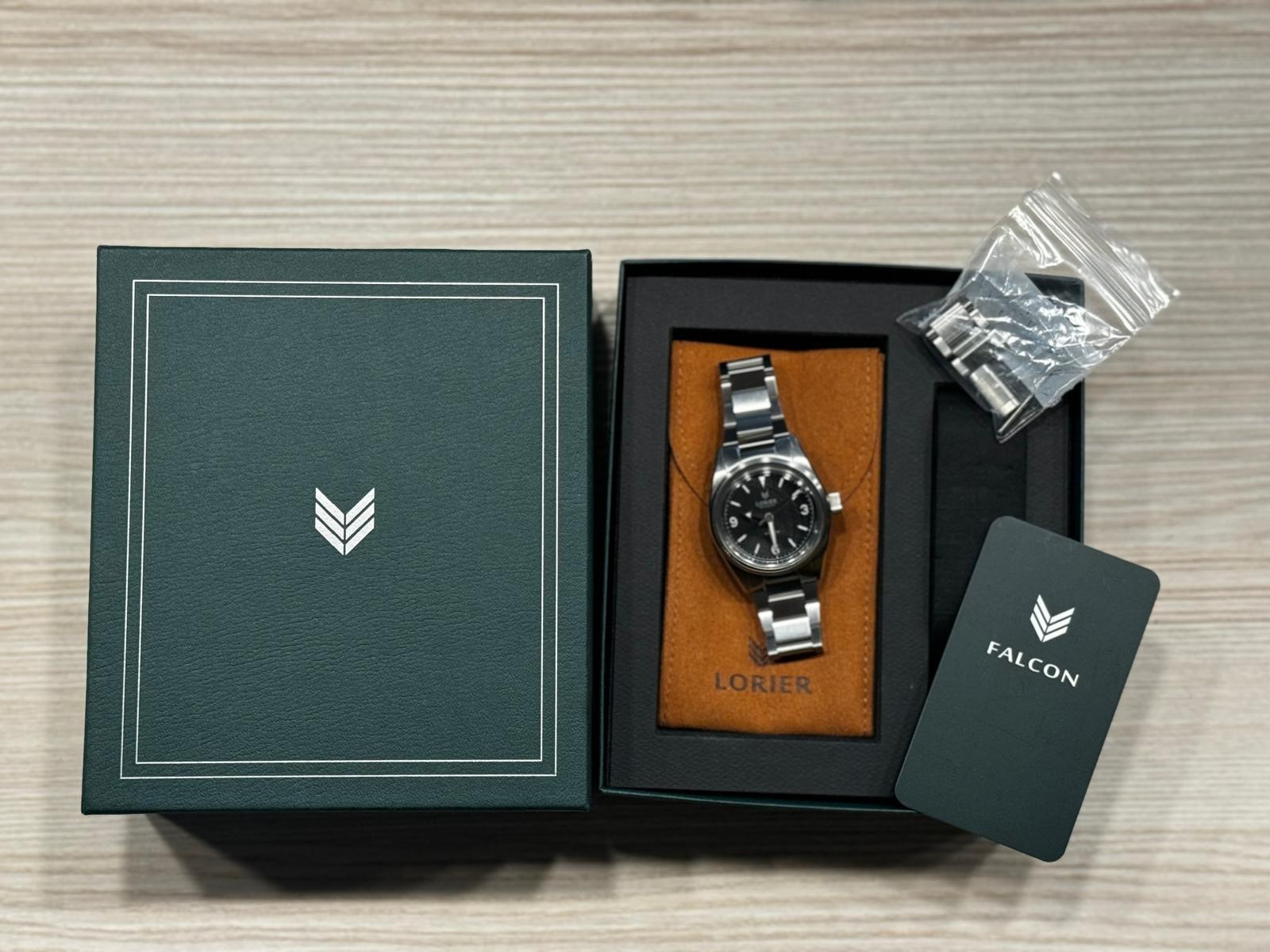 LORIER FALCON SERIES III / 36mm / Black Honeycomb dial / Superluminova markers