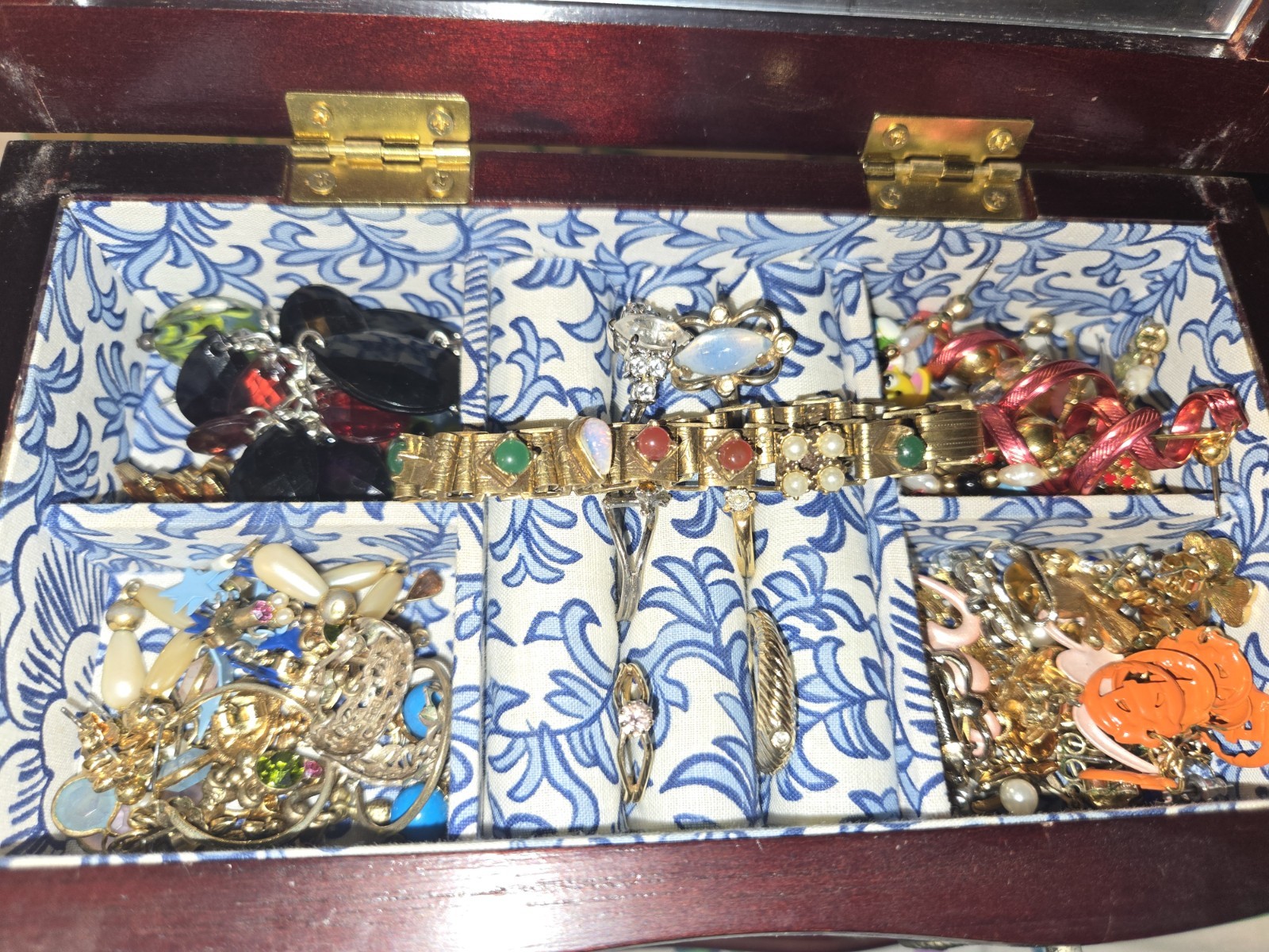 HUGE Avon Vintage Jewelry Lot, Earrings, Pins/Brooch, Necklaces, Bracelet, Rings
