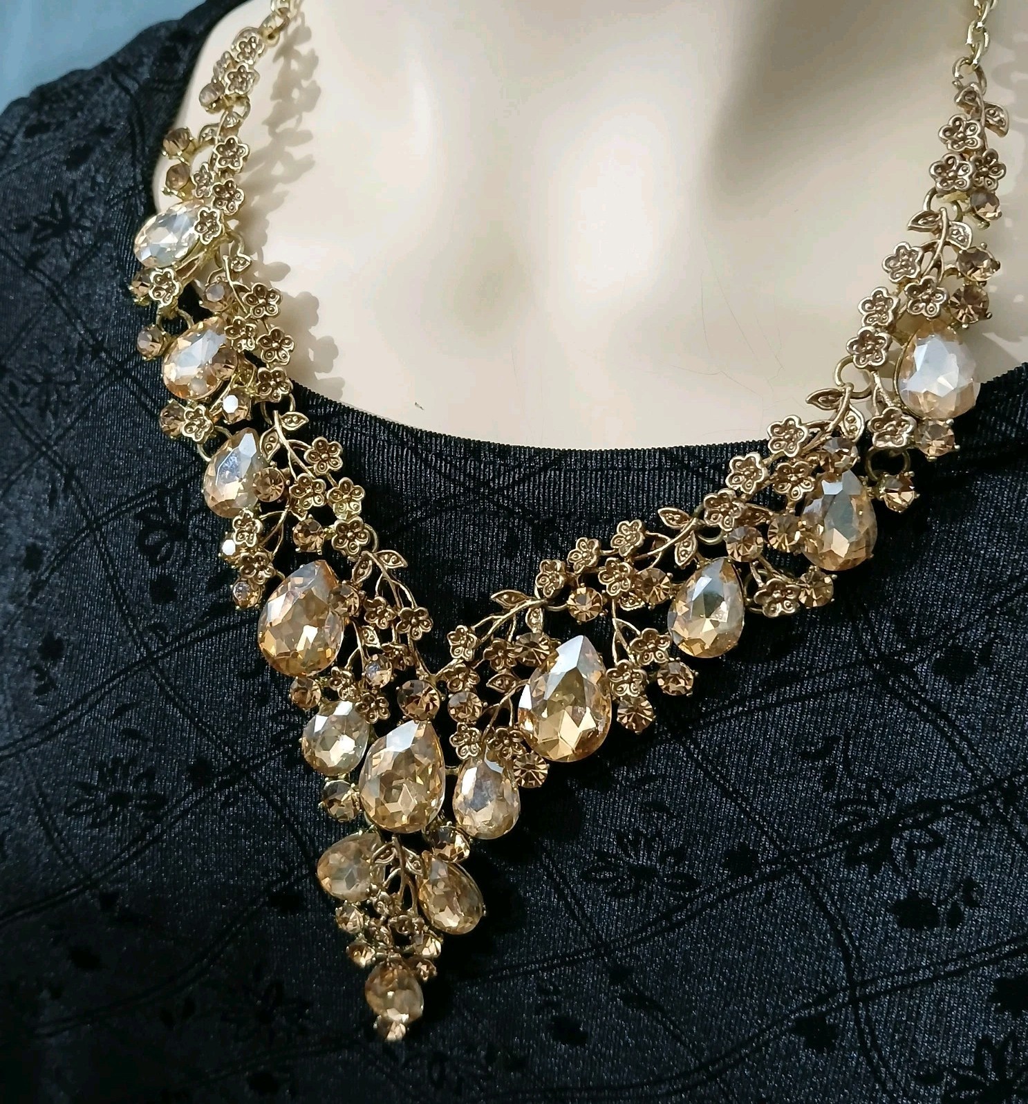 Bold Ladies Necklace Delicate Golden Flowers Surround Amber Rhinestones Runway