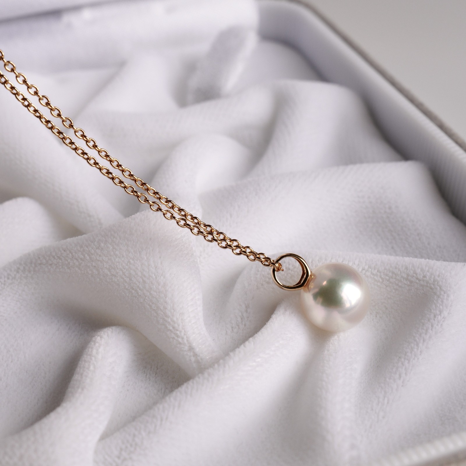 AAA High Luster 8.7MM Round White Japanese Akoya Pearl Pendant, 14K Yellow Gold
