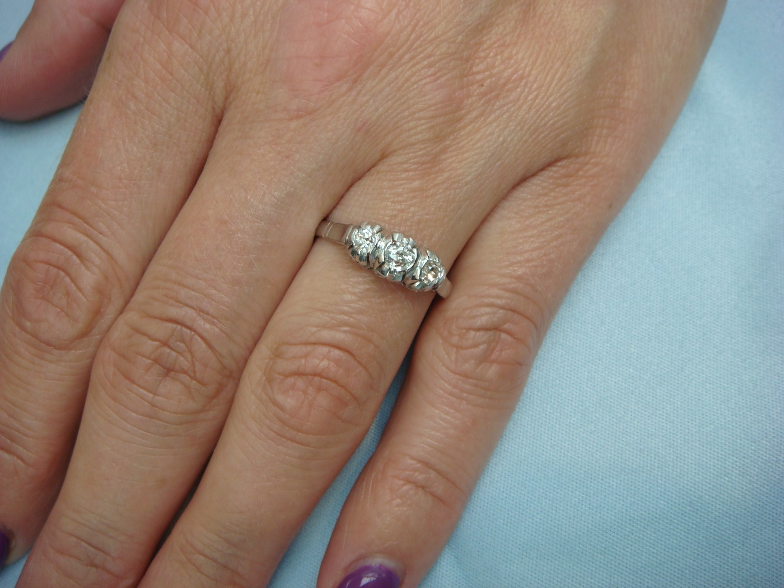 ANTIQUE 18 KT GOLD 3 OLD MINE CUT DIAMONDS SMALL ART-DECO LADIES RING.2.4 GRAMS
