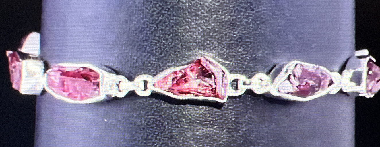 Artisan Crafted Orissa Rhodolite Garnet Bracelet in Sterling Silver (7.25 In) 18