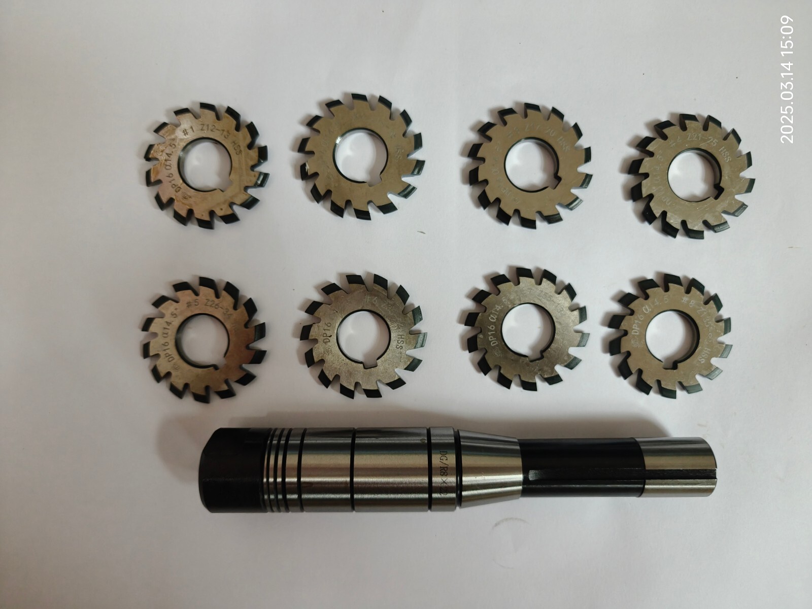 Dp16 PA14-1/2 Involute Gear Cutters and 1pc 7/16 Inch 22mm R8 Shank Holder 8pcs