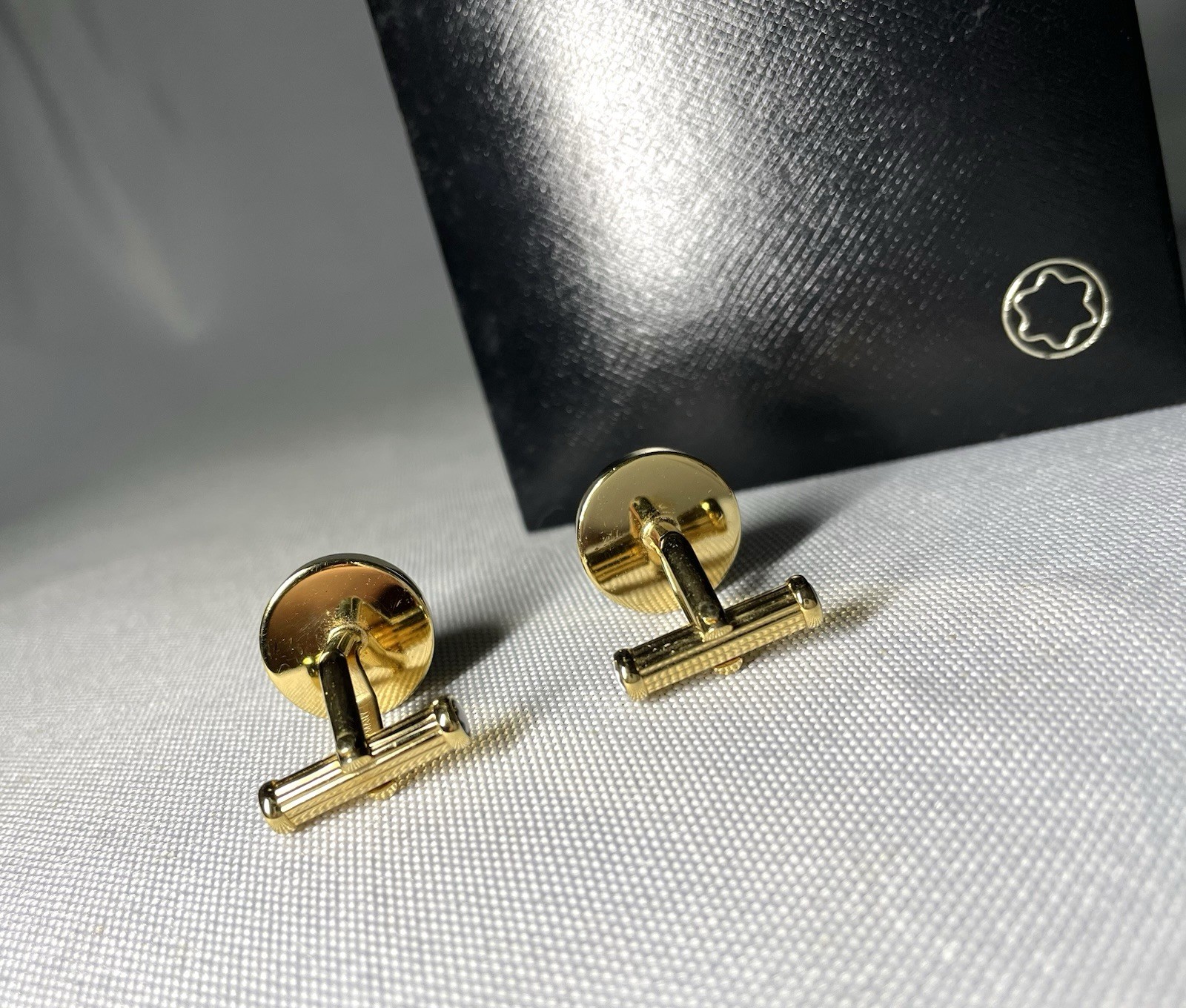 Auth [Beautiful] Montblanc Logo gold metallic & black onyx Oval cufflinks +Box