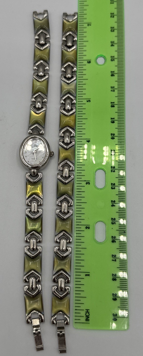 Vintage Alto Ladies Watch Bracelet Set Silver and Green Band New Battery Works